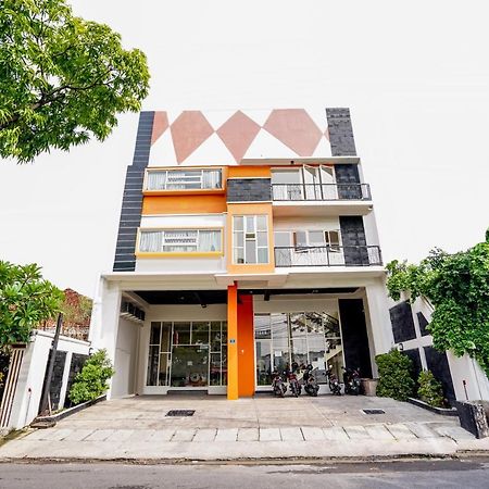 Pratisarawirya Guesthouse By Ecommerceloka Surabaya Dış mekan fotoğraf