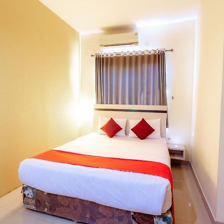 Pratisarawirya Guesthouse By Ecommerceloka Surabaya Dış mekan fotoğraf