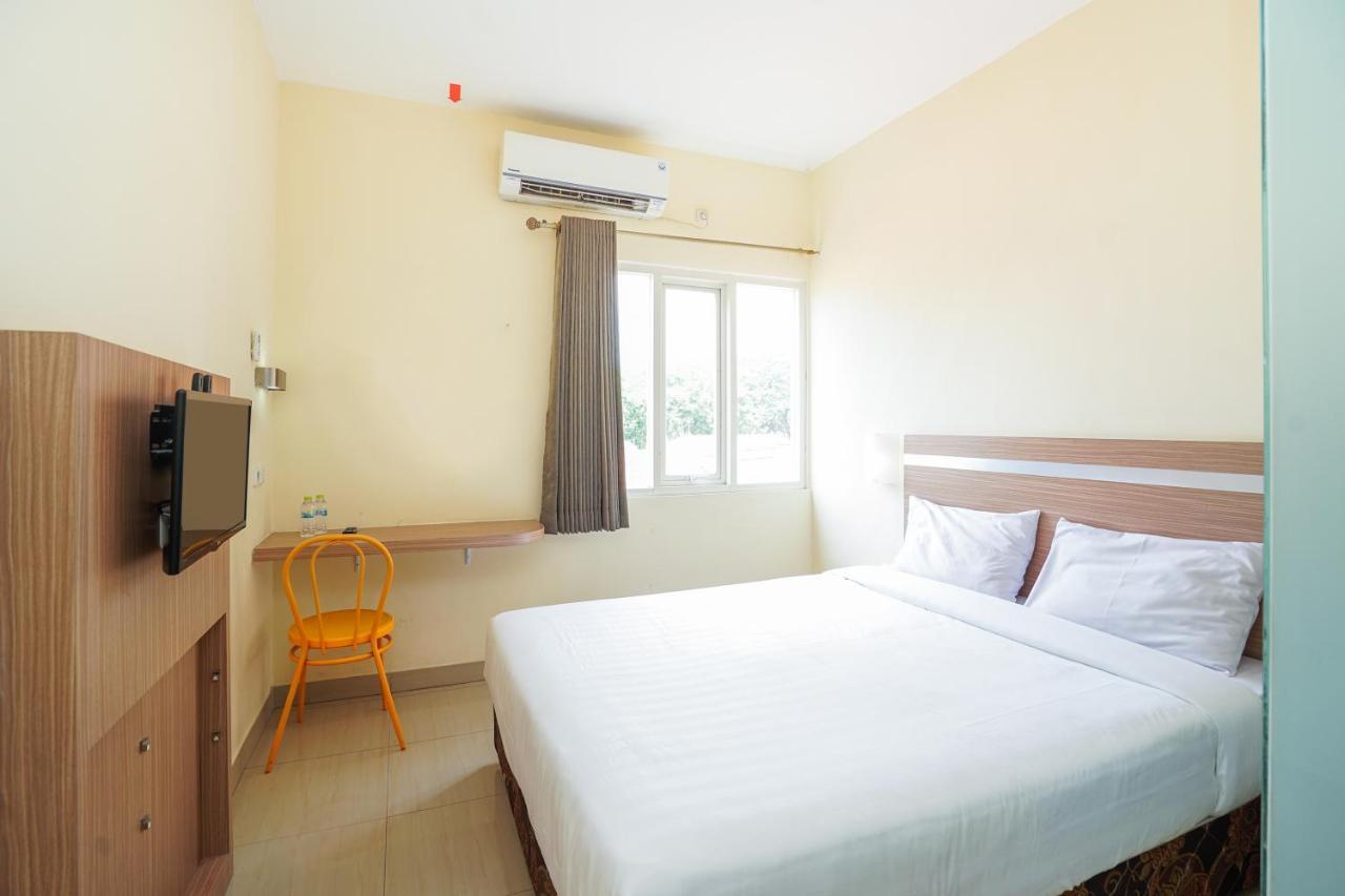 Pratisarawirya Guesthouse By Ecommerceloka Surabaya Dış mekan fotoğraf