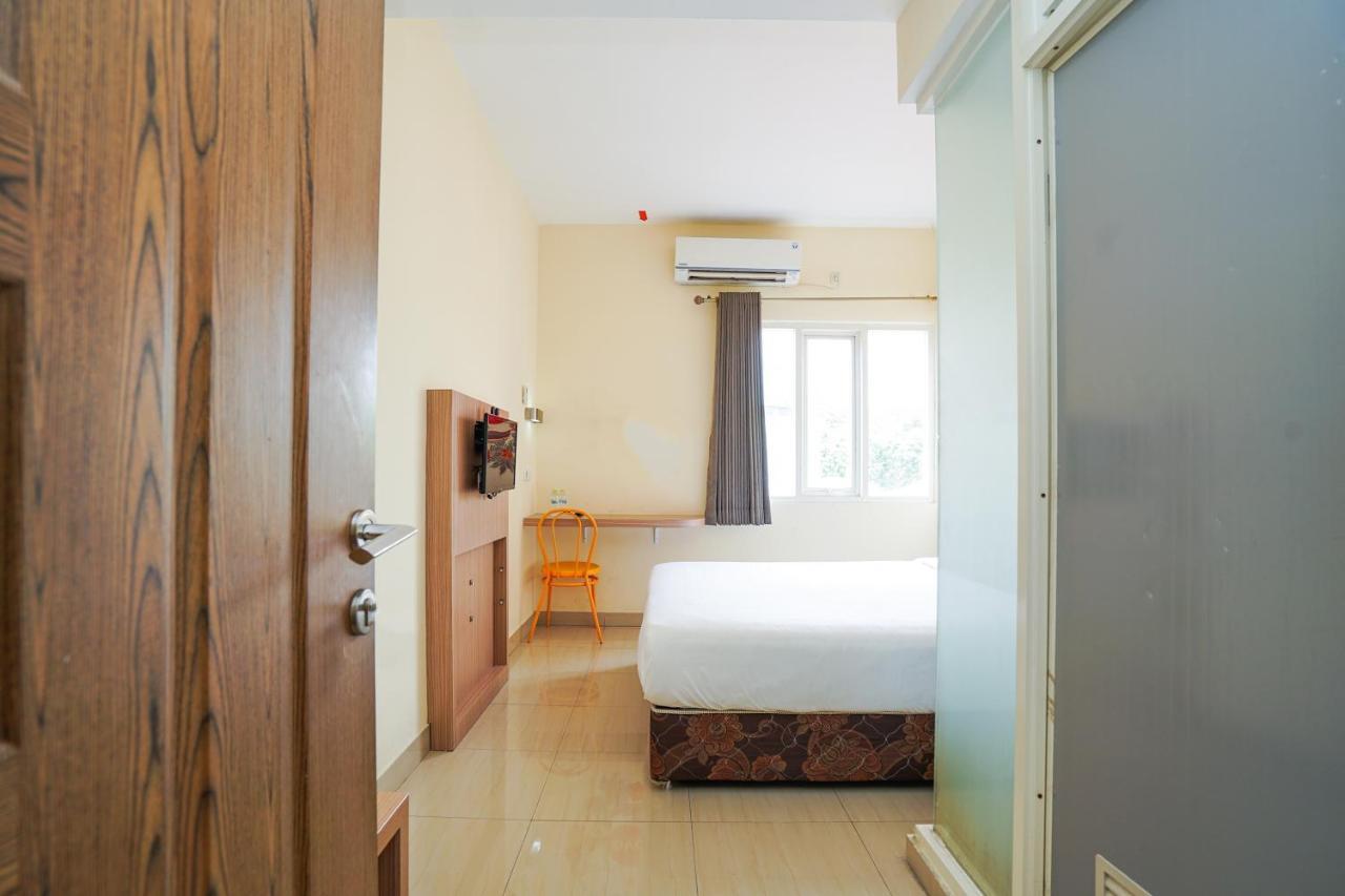 Pratisarawirya Guesthouse By Ecommerceloka Surabaya Dış mekan fotoğraf