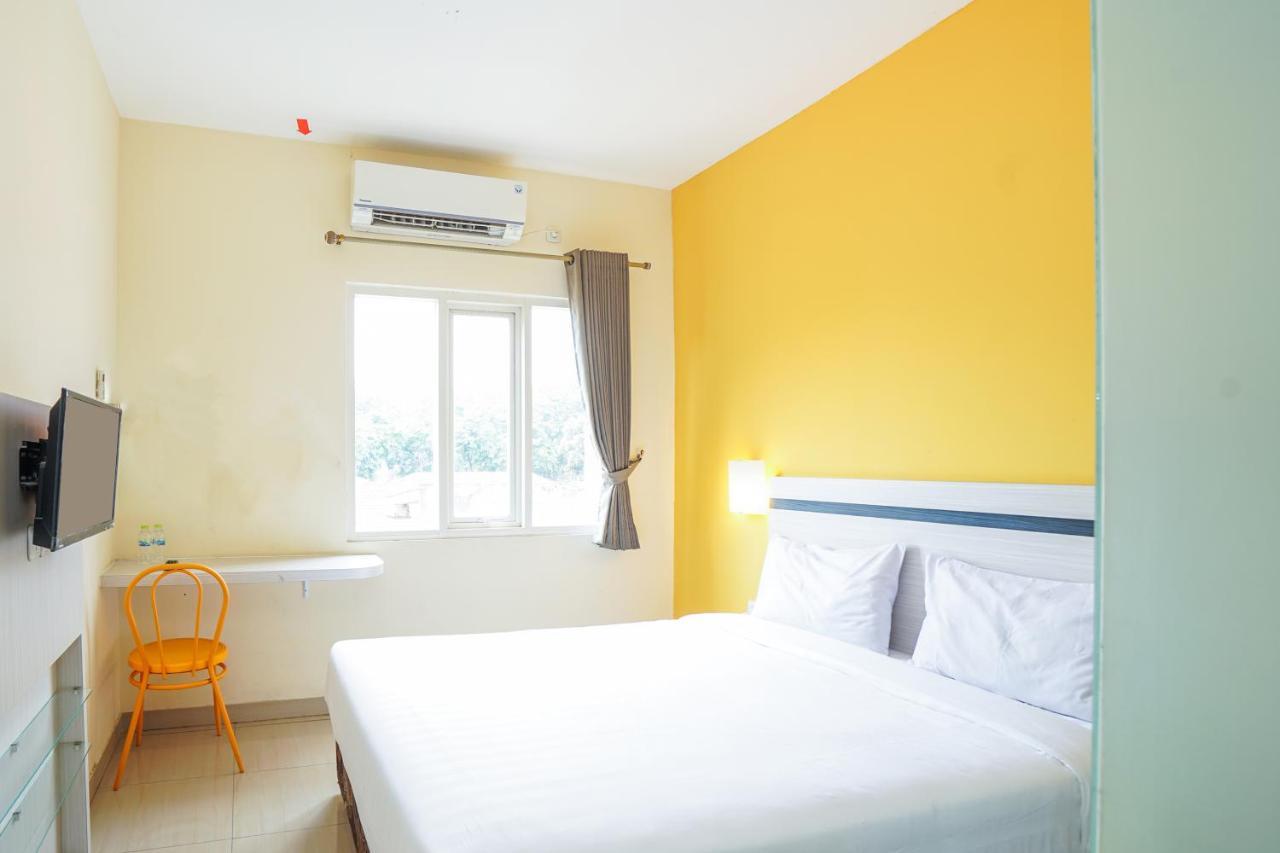 Pratisarawirya Guesthouse By Ecommerceloka Surabaya Dış mekan fotoğraf