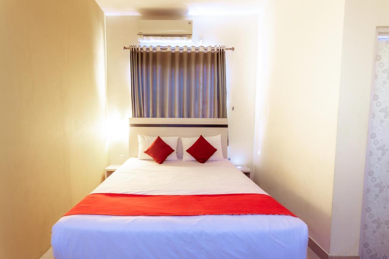 Pratisarawirya Guesthouse By Ecommerceloka Surabaya Dış mekan fotoğraf